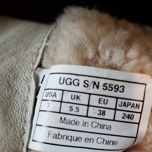 UGG Black Boots with Suede Finish - 7 - Picture 10 of 10